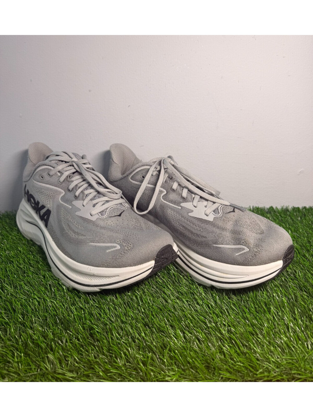 Hoka One Clifton 10 Men Size 10 2E Grey Road Running Shoes Sneakers Lightly Used